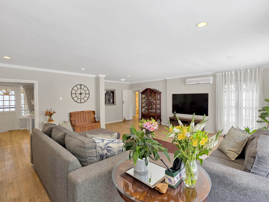 4 Bedroom Property for Sale in Constantia Western Cape
